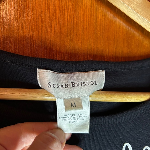 Black and White Floral Susan Bristol Tee - Picture 2 of 4